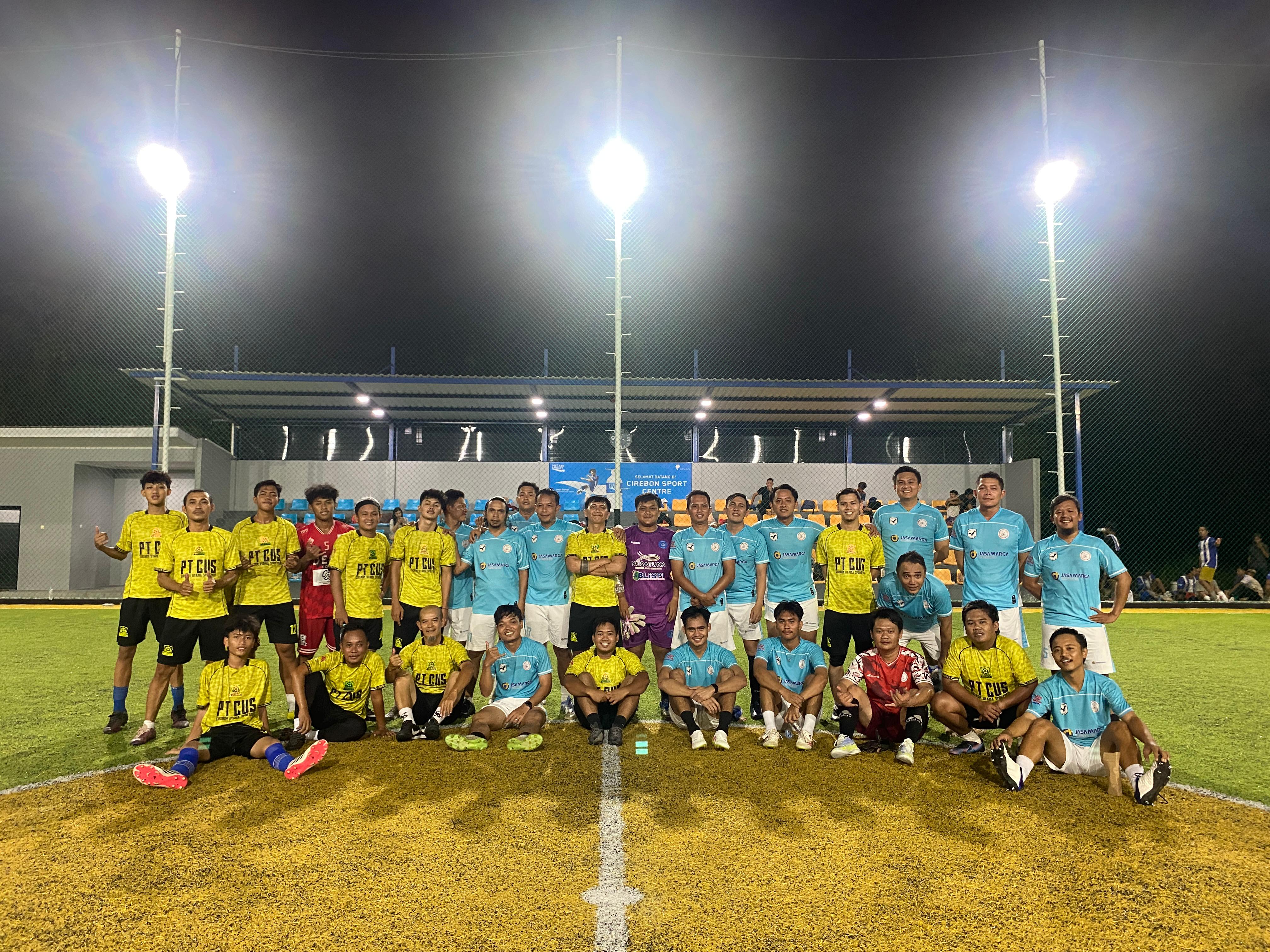 Jaga Kebugaran dan Pererat Silaturahmi, Staf Pelatih dan Orang Tua Siswa SSB Garuda Tegalwangi Gelar Fun Football Bersama Diklat Cirebon United